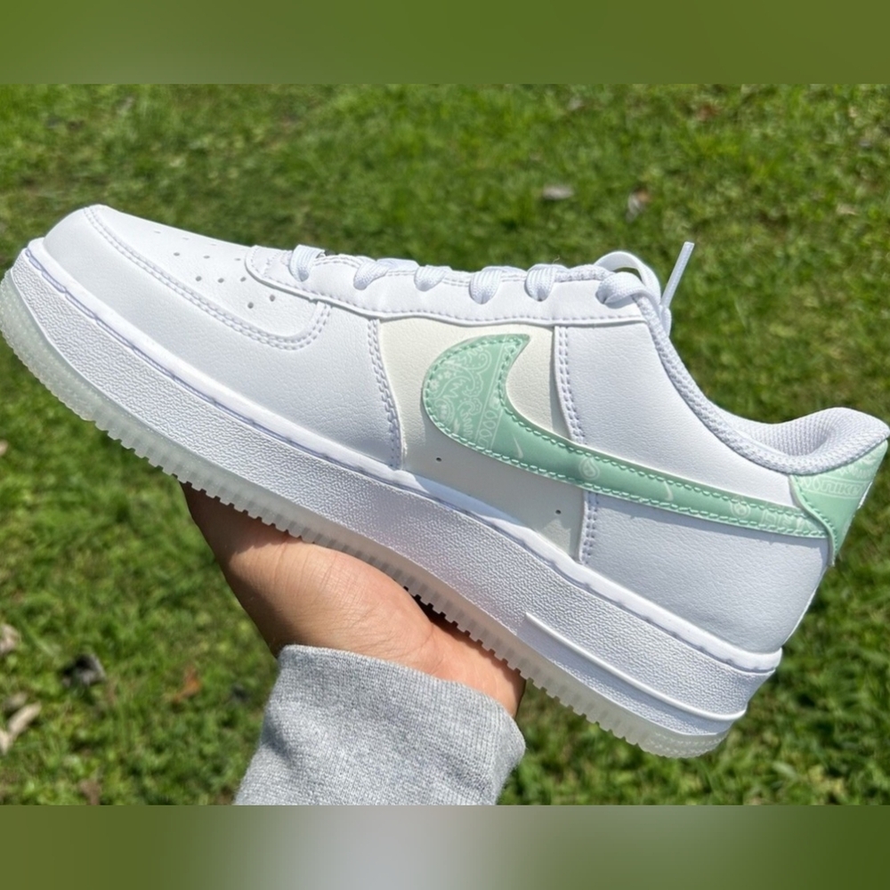 NIKE AIR FORCE1 "BANDANA -HOLOGRAM